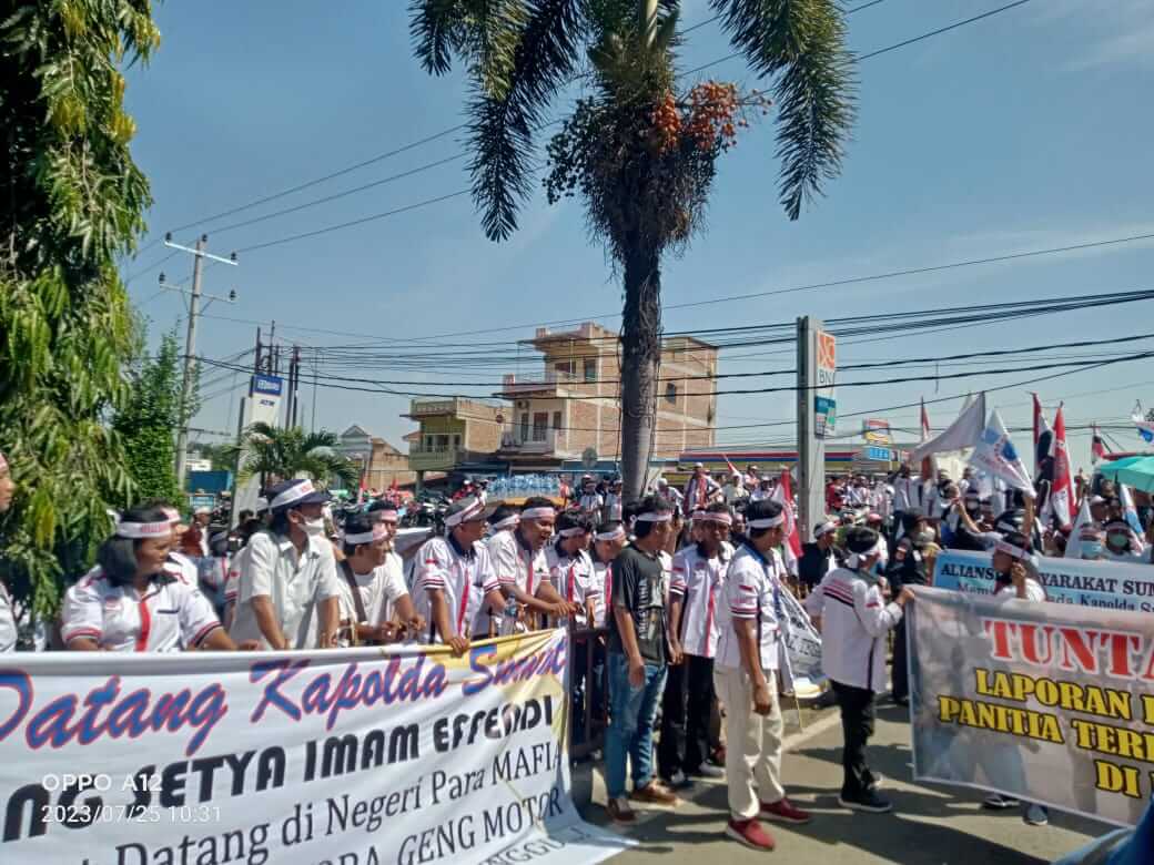 Ribuan Massa Aliansi Masyarakat Sumatera Utara Desak Kapolda Sumut Baru Segera Bertindak