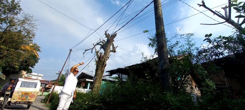 Robi Barus Minta PLN Ganti Tiang Listrik di Gang Melati, Medan Barat 