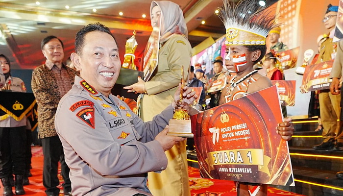 Kapolri Jenderal Listyo Sigit Prabowo menghadiri acara Awarding Day Apresiasi Kreasi 77 Polri Presisi Untuk Negeri di Balai Samudera, Jakarta, Rabu makam (12/7/2023).