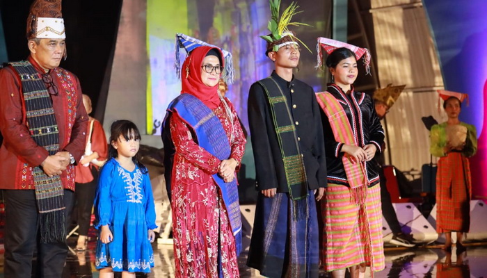 Pemko Pematang Siantar menampilkan Fragmen Raja Siantar, Raja Sang Naualuh Damanik, di malam Pagelaran Seni dan Budaya Pekan Raya Sumatera Utara (PRSU) ke-49 di Tapian Daya, Jalan Gatot Subroto Medan, Minggu (9/7/2023) malam.