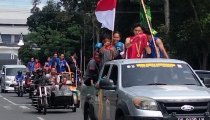 Persatuan Tinju Amatir (Pertina) Kota Pematang Siantar sukses mengukir prestasi pada cabang olahraga tinju. Yakni dengan menyabet 8 medali saat kompetisi Kejuaraan Daerah Provinsi Sumatera Utara kemarin di Kabupaten Pakpak Bharat.