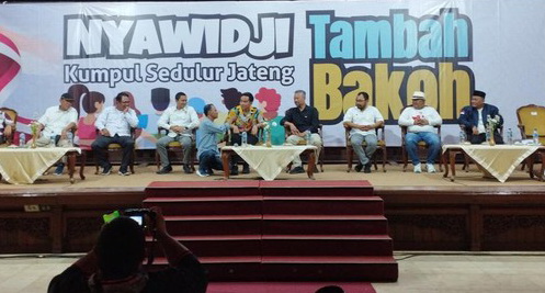 Puluhan kelompok relawan mendorong Wali Kota Solo Gibran Rakabuming Raka maju menjadi Calon Wakil Presiden di Pemilu 2024.
