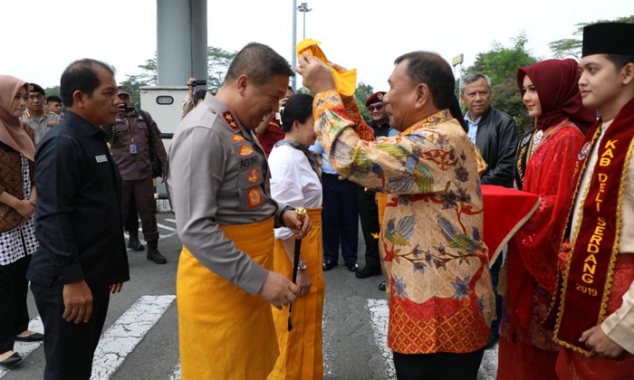 Kapolda Sumatera Utara Irjen Pol Agung Setya Imam Effendi, tiba di Bandara Kualanamu Internasional, Kamis (20/7/2023).