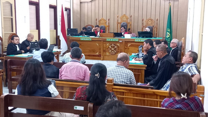 sidang lanjutan perkara korupsi terkait pembangunan jembatan dan gorong-gorong galvanis yang kemudian roboh di Outer Ring Road (Jalan Lingkar luar) Kota Pematangsiantar Tahun Anggaran (TA) 2018, Senin (3/7/2023), di Cakra 9 Pengadilan Tipikor Medan.