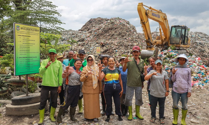 Wali Kota bersama Investor meninjau langsung TPA Tanjung Pinggir dan lokasi pembangunan pabrik pengelolaan sampah, Senin (17/7/2023) siang.