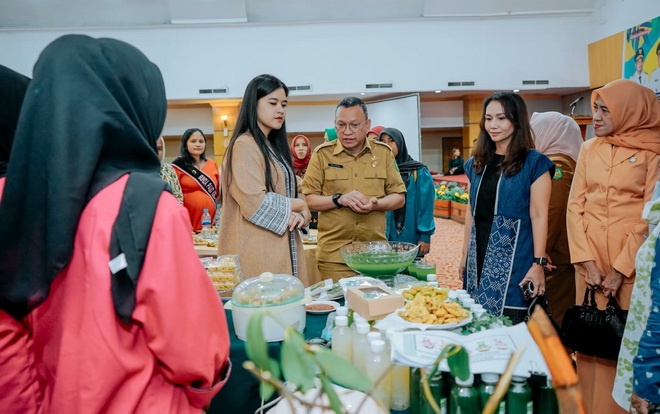 Sebanyak 370 lembaga PAUD yang ada di Kota Medan menerima bantuan Pemberian Makanan Tambahan (PMT) dari Bunda PAUD Kota Medan Kahiyang Ayu M Bobby Afif Nasution.