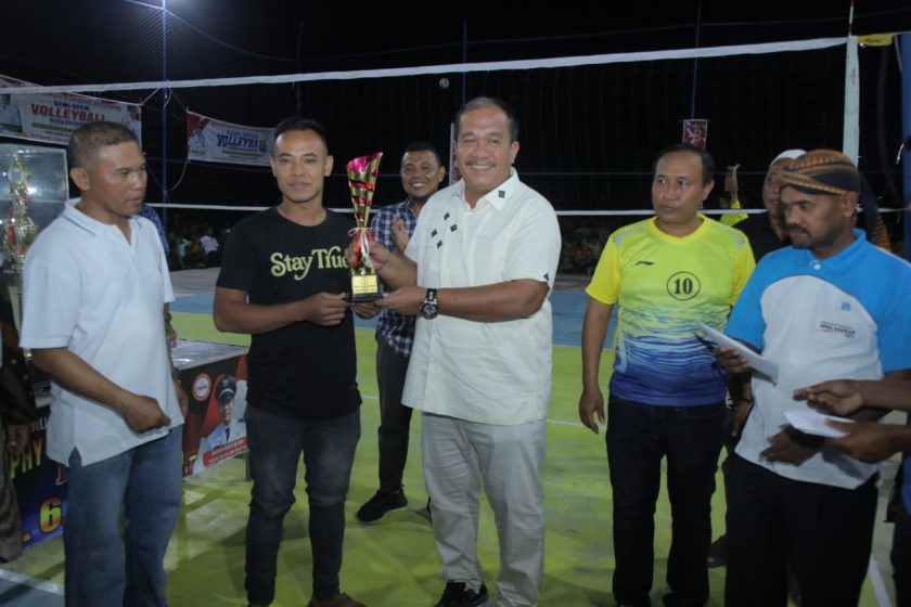 Wabup Asahan Tutup Kejuaraan Volly Ball Hessa Air Genting Cup I