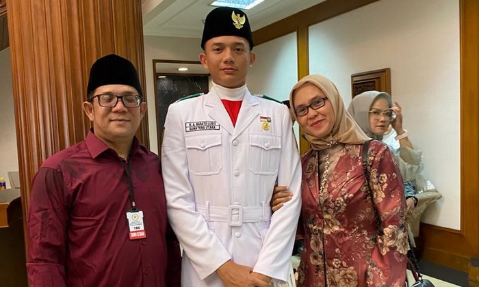 Anak Ketua SMSI (Serikat Media Siber Indonesia) Mandailing Natal (Madina) ini sudah mengharumkan nama daerah sekaligus membuat bangga kedua orangtuanya.