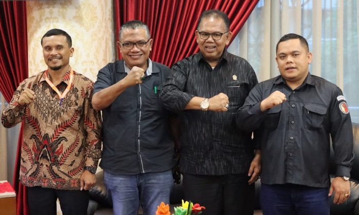 Ketua DPRD Sumatera Utara Baskami Ginting menerima kunjungan para komisioner Badan Pengawas Pemilu (Bawaslu) Sumut, di ruang kerjanya, Rabu (30/8/2023).