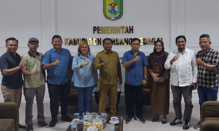 Bupati Serdang Bedagai (Sergai) Darma Wijaya mengapresiasi peluncuran buku Ekspedisi Kaldera Toba 2023 oleh Serikat Media Siber Indonesia (SMSI) di Jakarta pada 11 Agustus 2023.