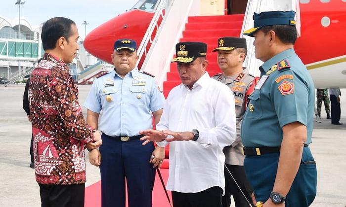 Gubernur Sumut Edy Rahmayadi menyambut Presiden Joko Widodo (Jokowi) di Bandara Internasional Kualanamu, Deliserdang, Sabtu, (19/8/2023).