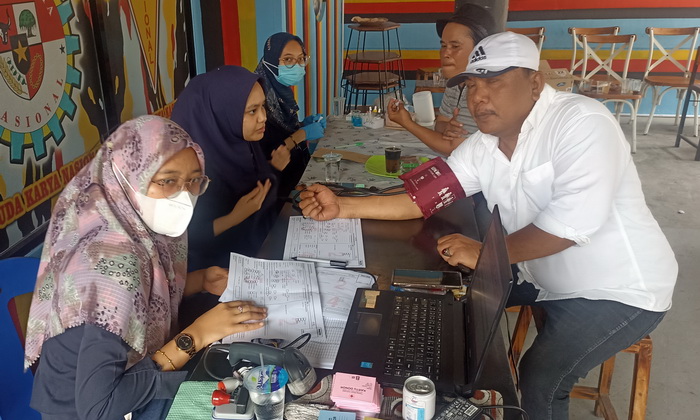 Sapma (Satuan Pelajar dan Mahasiswa) DPC PKN (Pemuda Karya Nasional) Kota Medan menggelar aksi donor darah, di Kantor DPC PKN Kota Medan Jalan Sei Besitang Medan, Sabtu (19/8/2023).