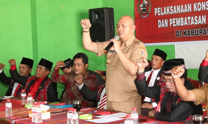 Bupati Taput Dr Nikson Nababan MSi membuka Konsolidasi Tentang Tarombo Halak Batak dan Pembatasan Waktu Pelaksanaan Pesta Adat Batak di Kabupaten Tapanuli Utara Tahun 2023.