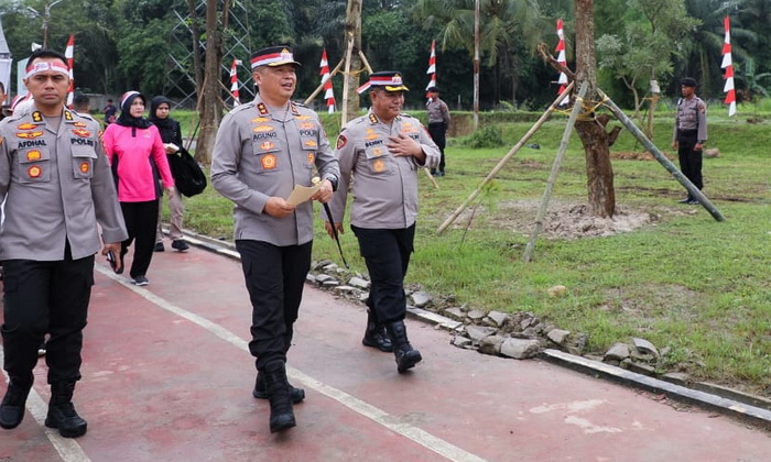 Polda Sumut dan polres jajaran melaksanakan kegiatan penanaman berbagai jenis bibit pohon secara serentak di Sumatera Utara, Rabu (23/8/2023).