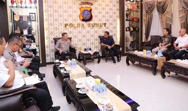 Kapolda Sumut Irjen Pol Agung Setya Imam Effendi menerima audiensi dan silaturahim dari pimpinan dan pejabat utama PT Perkebunan Nusantara (PTPN) II di Ruangan Perjamuan Mapoldasu.