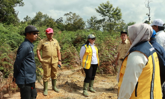 Bupati Samosir diwakili oleh Staf Ahli Bupati Rudi Siahaan, meninjau lokasi pembangunan Instalansi Pengolahan Lumpur Tinja (IPLT) dan Tempat Pembuangan Akhir (TPA) di Desa Hariara Pintu Kec. Harian, Selasa (19/9/2023).