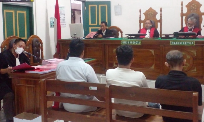 Tiga terdakwa terkait pembangunan lanjutan Stadion A Kabupaten Mandailing Natal (Madina), Senin petang (4/9/2023), di Ruang Kartika Pengadilan Tipikor Medan masing-masing dituntut agar dipidana 7 tahun penjara.