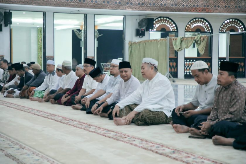 Bupati Asahan Ikuti Pengajian Subuh Masjid Agung H Achmad Bakrie