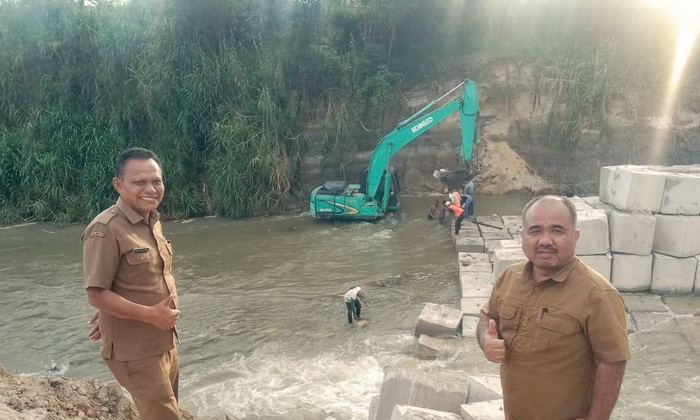 Proyek Pengendalian Dasar Sungai Sigeaon dengan Groundsill Balok Beton Terikat mulai dikerjakan. Salah satu titik pada alur sungai di Kecamatan Sipoholon.