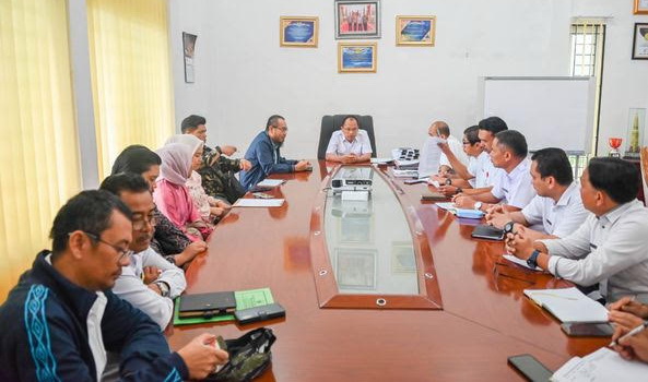 Bupati Humbang Hasundutan Dosmar Banjarnahor SE menerima 'Exit Meeting' dari Tim Auditor Badan Pemeriksa Keuangan (BPK) RI Perwakilan Provinsi Sumatera Utara.