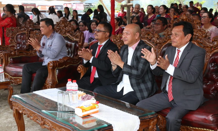 Bupati Tapanuli Utara didampingi beberapa pimpinan OPD Kabupaten Tapanuli Utara menghadiri Pesta Pembangunan Gereja GKPI Hutaraja, Minggu (8/10/2023)