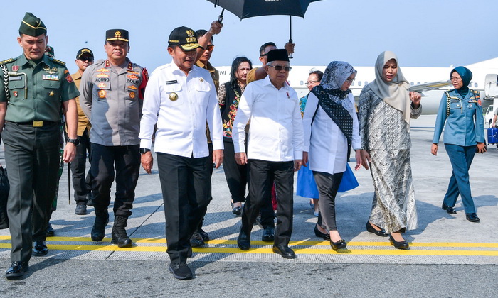 Kapolda Sumut Irjen Pol Agung Setya Imam Effendi, menyambut kedatangan Wakil Presiden RI Ma'ruf Amin dalam rangka kunjungan kerja di Sumatera Utara, Rabu (18/10/2023).