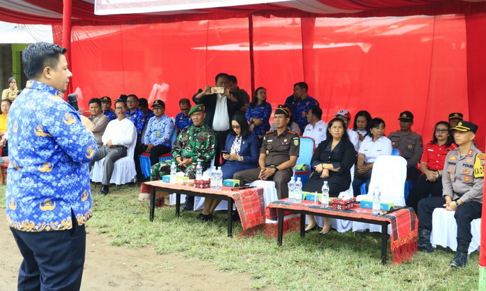 Dalam rangka pengamanan Pemilu 2024 di Samosir, Bupati Vandiko T Gultom menghadiri Apel Gelar Pasukan Operasi Mantap Brata Toba 2023-2024, Selasa (17/10/2023).