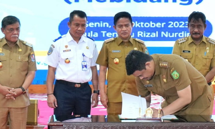 Wali Kota Medan Bobby Nasution melakukan penandatanganan Pembaharuan Working Level Agreement (WLA) Bus Rapid Transit (BRT) Medan Binjai Deli Serdang (Mebidang)
