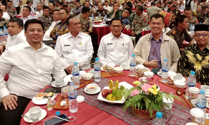Dalam rangka menyukseskan Pemilu Serentak, Bupati Samosir Vandiko T Gultom mengikuti Deklarasi Pemilu Damai yang diselenggarakan Pemerintah Provinsi Sumatera Utara di Hotel Grand Mercure, Medan, Rabu (27/9/2023).