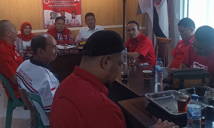 Ketua DPW PSI (Partai Solidaritas Indonesia) Sumut HM Nezar Djoeli ST mengungkapkan, bahwa hanya ada 5 persen dari perekonomian Indonesia yang dampaknya sampai ke masyarakat. Selebihnya jatuh ke tangan 'raksasa' penguasa ekonomi dan koruptor.