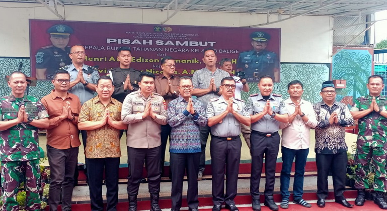 Kapolres Toba AKBP Taufiq Hidayat Thayeb SH SIK hadiri acara pisah sambut Kepala Rumah Tahanan (Rutan) Kelas II B Balige, Sabtu (21/10/2023).
