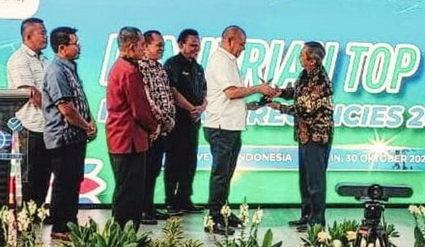 Bupati Taput Dr Drs Nikson Nababan MSi menghadiri acara Penjurian Akhir Top 10 Kabupaten Program i-Sim For Regencies 2023, bertempat di Graha Surveyor Indonesia, Senin (30/10/2023).