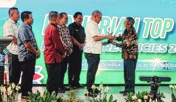 Bupati Taput Dr Drs Nikson Nababan MSi menghadiri acara Penjurian Akhir Top 10 Kabupaten Program i-Sim For Regencies 2023, bertempat di Graha Surveyor Indonesia, Senin (30/10/2023).