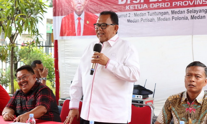 Ketua DPRD Sumut Baskami Ginting meminta warga Kelurahan Dwikora Kecamatan Medan Helvetia, untuk senantiasa bergotong-royong secara rutin.