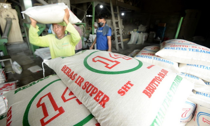 Pemprov Sumut terus mencari penyebab kenaikan harga beras dalam beberapa bulan terakhir. Setelah sebelumnya mengecek langsung ke pasar, kini Pemprov Sumut bersama lembaga terkait meninjau langsung ke kilang-kilang padi.