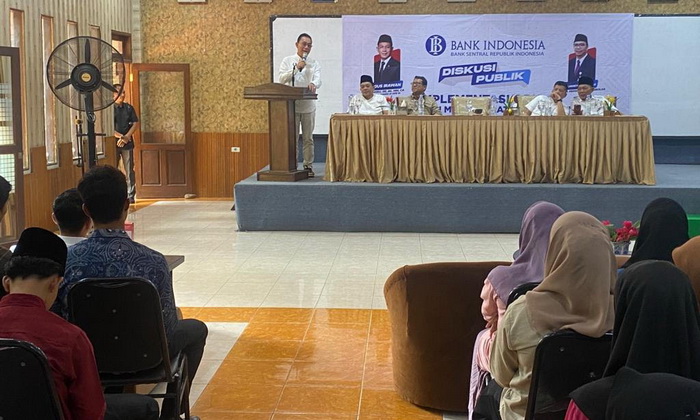 Anggota Komisi XI DPR RI H Gus Irawan Pasaribu SE Ak MM CA menghadiri kegiatan diskusi publik terkait 'Quick Response Code Indonesian Standard' (QRIS).