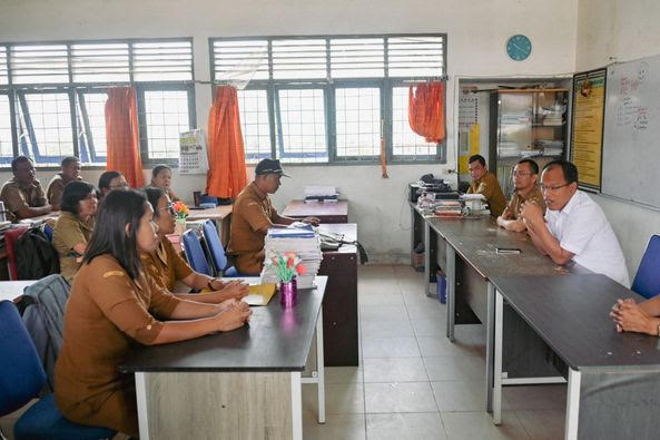 Dosmar Banjarnahor SE mengingatkan kepala sekolah dan para guru untuk menjaga dan mengingatkan semua pihak supaya tidak terjadi perundungan dan kekerasan seksual bagi anak didik