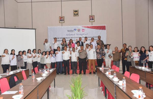 Bupati Humbahas Dosmar Banjarnahor SE membuka Forum Koordinasi Percepatan Stunting Kabupaten Humbang Hasundutan Tahun 2023, Rabu (18/10/2023), di Aula Coffee Ayola Doloksanggul.