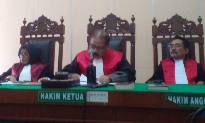 Dengan suara nyaris tak terdengar, majelis hakim diketuai Ahmad Sumardi, Rabu (4/10/2023), di Cakra 5 PN Medan pada penghujung amar putusan menyatakan, menjatuhkan vonis bebas terhadap Aipda Suhendri.