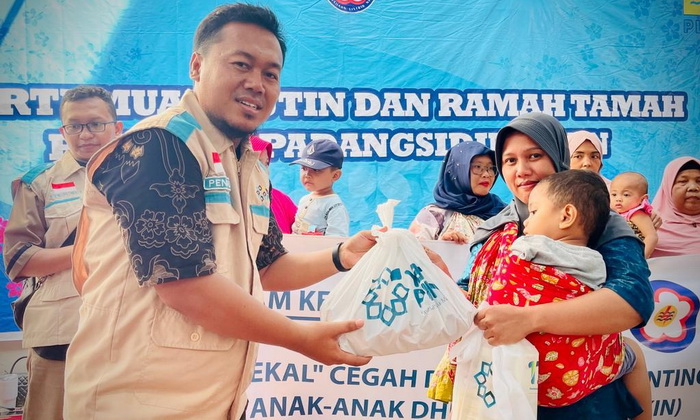 PLN Unit Induk Distribusi Sumatera Utara melalui Yayasan Baitul Maal (YBM) menyalurkan 500 paket gizi dalam program pencegahan dan tangkal stunting.