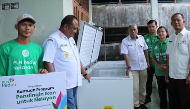 PT PLN (Persero) Unit Induk Distribusi (UID) Sumatera Utara memberikan bantuan program pendingin ikan kepada kelompok nelayan di Kota Sibolga dan juga Kabupaten Tapanuli Tengah.