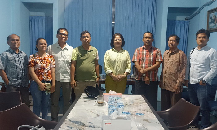 Anggota DPD RI Dr Badikenita Br Sitepu SE SH MSi, melakukan pertemuan bersama beberapa perwakilan masyarakat di Medan