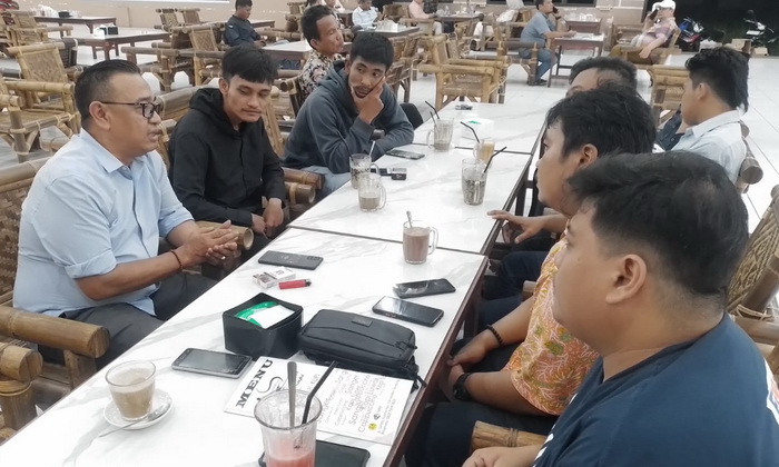 Calon anggota DPRD Sumut dari Partai Gerindra, Bobby Octavianus Zulkarnain, mengajak dan memotivasi pemuda remaja masjid untuk menjadi motivator kemandirian ekonomi masyarakat.