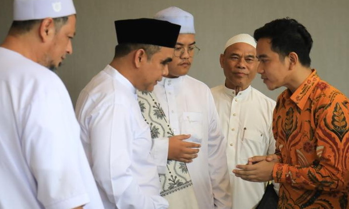 Wakil Ketua MPR yang juga Sekjen Partai Gerindra Ahmad Muzani bersilaturahmi dengan Walikota Solo Gibran Rakabuming Raka.