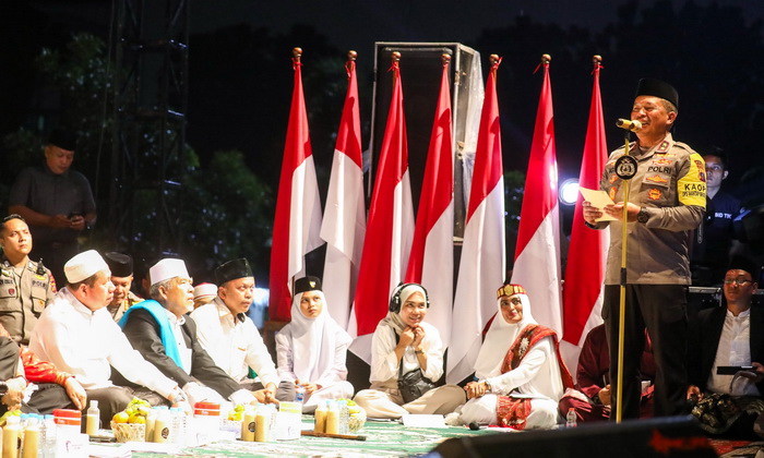 Ribuan elemen masyarakat se-Sumatera Utara (Sumut) mengikuti Deklarasi Pemilu Damai 2024, di Istana Maimun, Medan, Senin malam (27/11/2023).