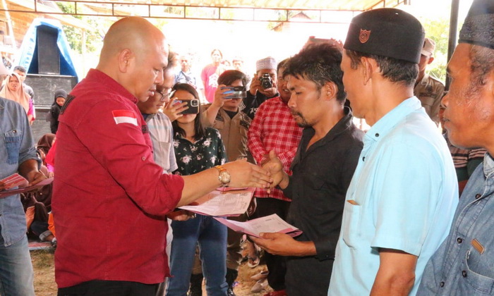 Bupati Taput Dr Drs Nikson Nababan MSi didampingi Ketua DPRD Rudi Nababan dan beberapa pimpinan OPD Tapanuli Utara melaksanakan kunjungan kerja ke Dusun Hajoran Desa Silantom Jae Kecamatan Pangaribuan, Sabtu (11/11/2023).