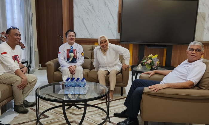 Di sela kegiatan Deklarasi Baret Prabowo Gibran Sultra, Wakil Ketua Umum DPP Partai Gerindra Mayjen (Purn) Musa Bangun berkesempatan mengunjungi Kantor DPD Gerindra Sultra, Sabtu (18/11/2023).