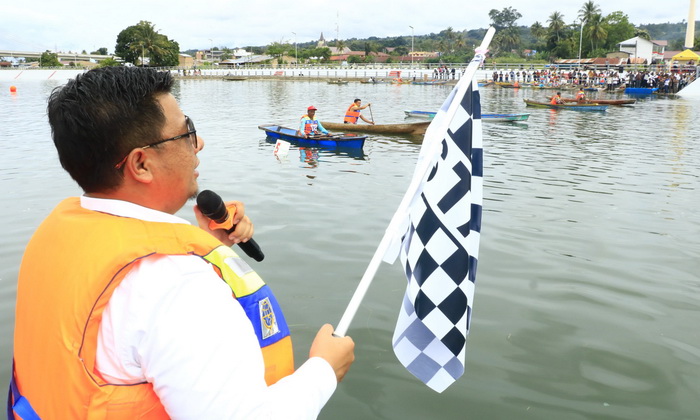 Lomba Solu tradisional dalam rangkaian 'side event' Aquabike, menjadi salah satu tontonan dan menghibur pengunjung. Selain itu ada juga Lomba Solu Mesin, Kayak, Stand Up Paddle.