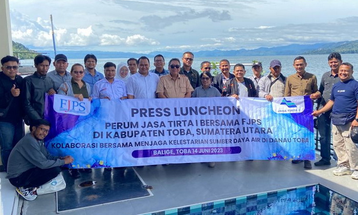 Perum Jasa Tirta (PJT) I bersama Jurnalis Toba, menggelar diskusi bertemakan rencana aksi kolaboratif dalam menjaga kelestarian sumber daya air Danau Toba.