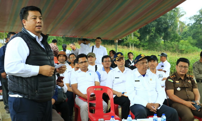 Bupati Samosir Vandiko T Gultom meresmikan penggunaan Pembangkit Listrik Tenaga Surya (PLTS) pompa air untuk peningkatan produktivitas pertanian. Sekaligus juga serah terima aset dengan Dinas Perindag ESDM Sumut.
